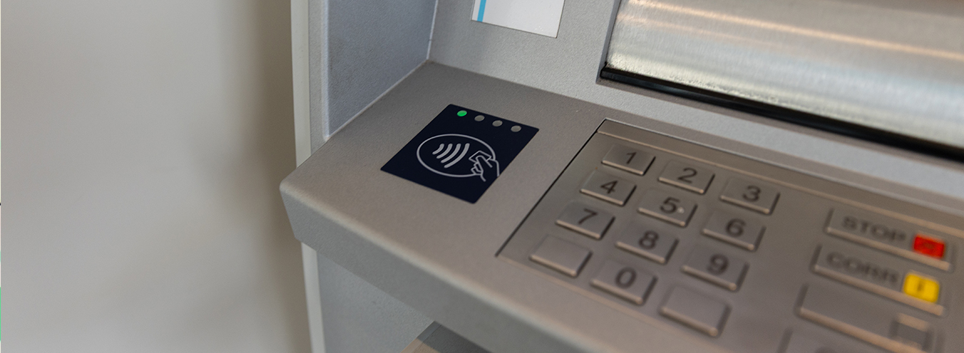 Fonction-sans-contact-sur-les-bancomats